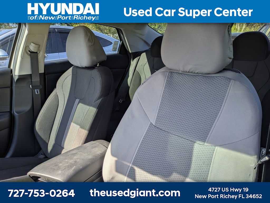 Certified 2023 Hyundai Elantra SE FWD image 3