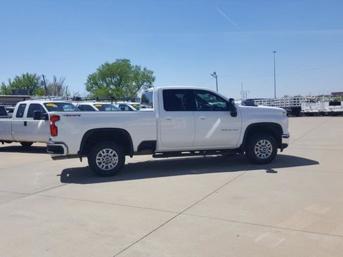 Used 2020 Chevrolet Silverado 2500 LT w/ Convenience Package image 6