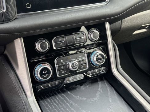 Used 2023 GMC Yukon XL Denali image 25