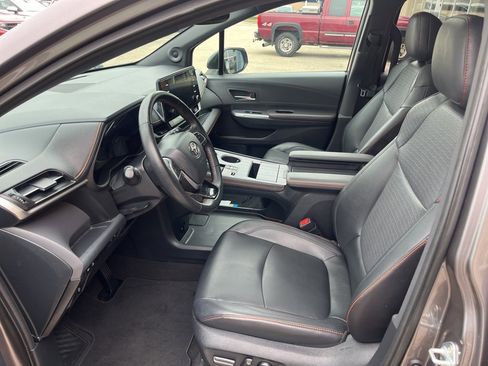 Used 2021 Toyota Sienna XSE w/ XSE Plus Package image 10