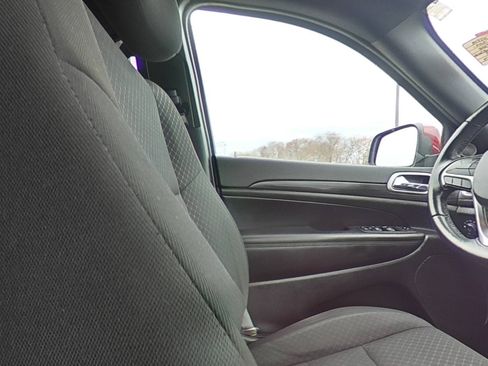 Used 2021 Jeep Grand Cherokee Laredo AWD/4WD image 28