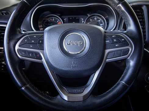 Used 2019 Jeep Cherokee Latitude Plus image 30