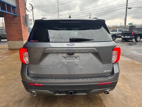 Used 2022 Ford Explorer XLT w/ Equipment Group 202A image 9