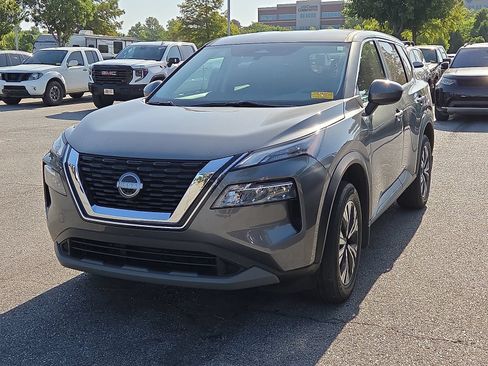 Used 2023 Nissan Rogue SV FWD image 2