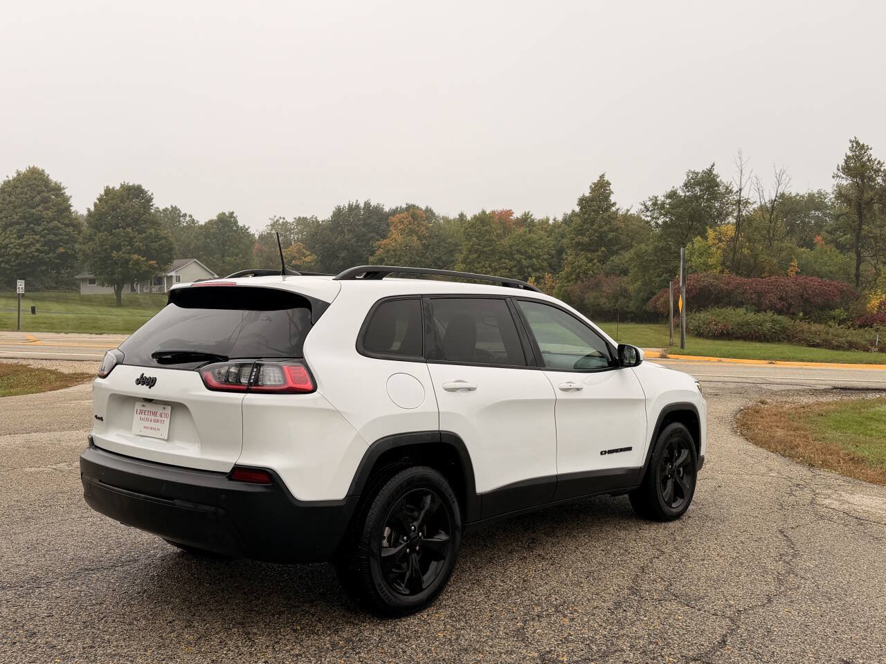 Used 2021 Jeep Cherokee Latitude Plus AWD/4WD image 5