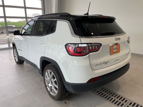 Used 2025 Jeep Compass Limited AWD/4WD image 2
