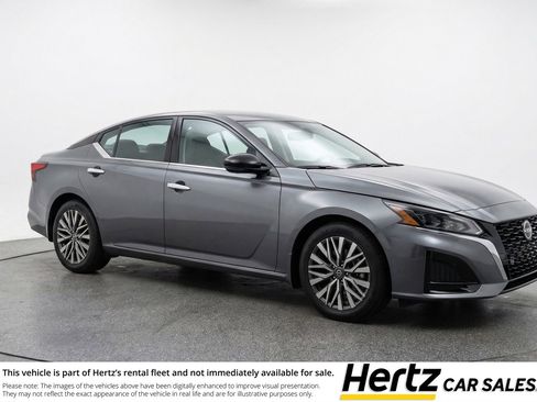 Used 2025 Nissan Altima 2.5 SV FWD image 1