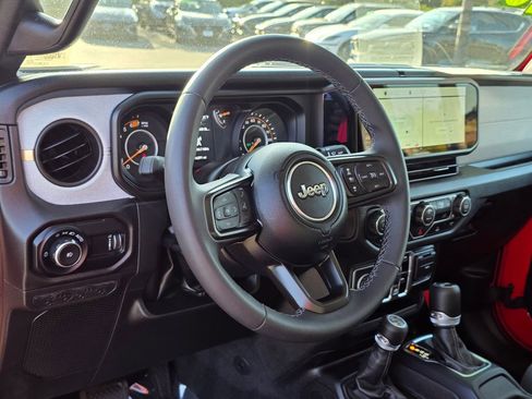 Used 2025 Jeep Wrangler Unlimited Sport AWD/4WD image 14