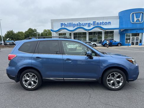 Used 2017 Subaru Forester 2.5i Touring AWD/4WD image 3