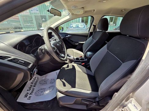 Used 2014 Ford Focus SE FWD image 16