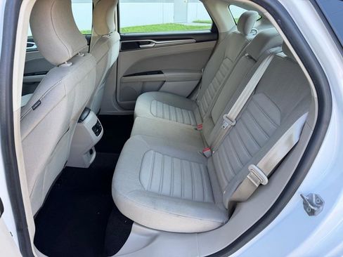 Used 2019 Ford Fusion SE FWD image 21