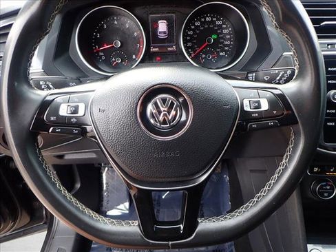 Used 2021 Volkswagen Tiguan SE image 13