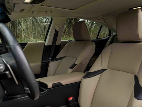 Used 2019 Lexus ES 350 w/ Premium Package image 17