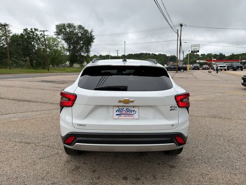 Used 2025 Chevrolet Trax LT FWD image 7