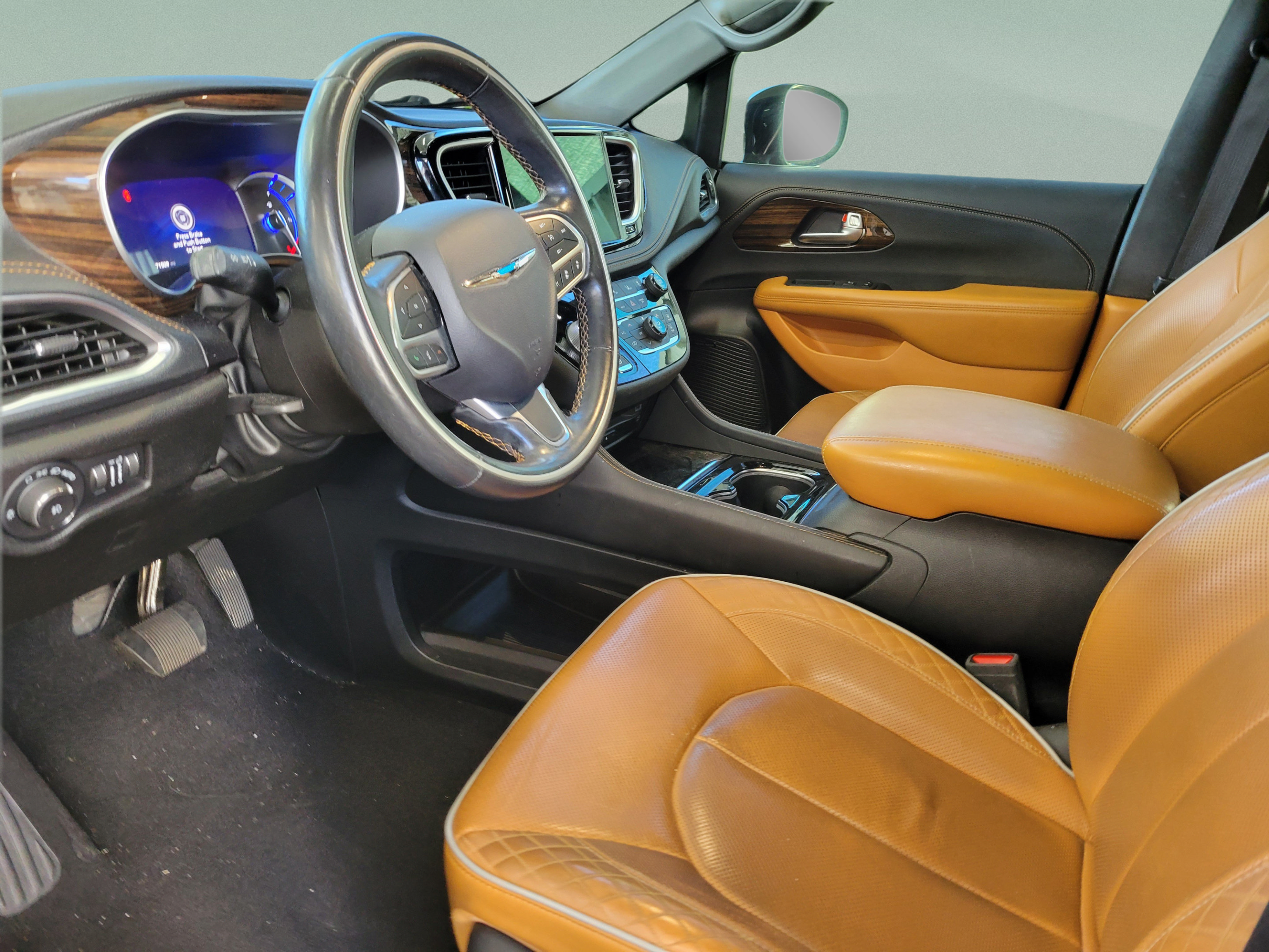 Used 2021 Chrysler Pacifica Pinnacle FWD image 17