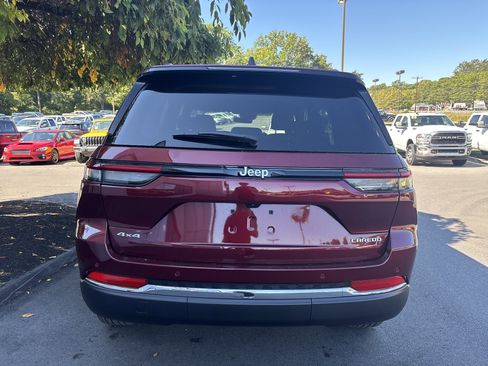 New 2025 Jeep Grand Cherokee Laredo X w/ Luxury Tech Group I image 4