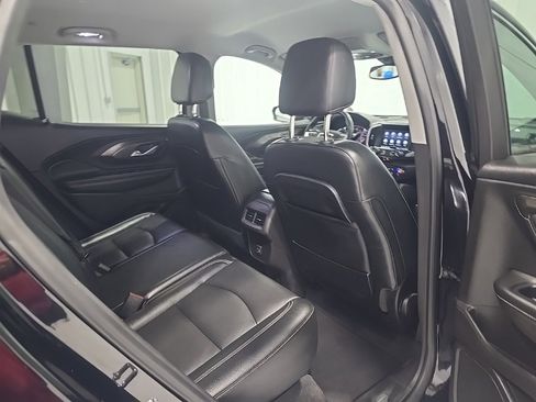 Used 2024 GMC Terrain SLT image 26