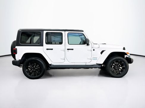 Used 2022 Jeep Wrangler Unlimited Sahara AWD/4WD image 10