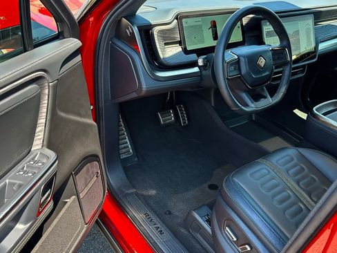 Used 2024 Rivian R1S Adventure image 10
