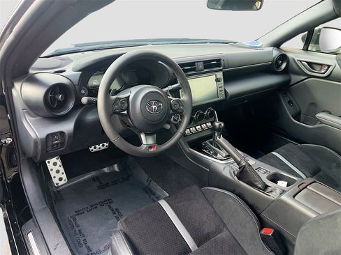 Used 2025 Toyota GR86 Premium image 9