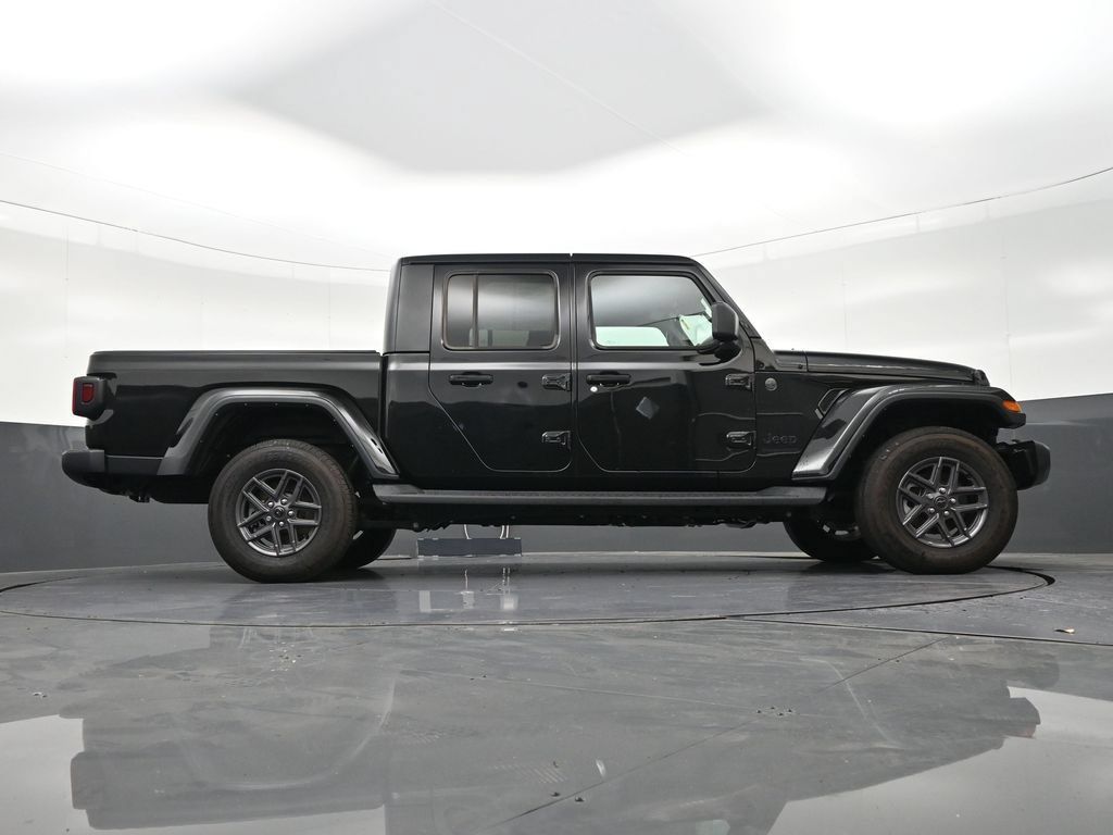 Used 2025 Jeep Gladiator Sport AWD/4WD image 27