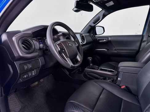 Certified 2021 Toyota Tacoma TRD Off-Road w/ TRD Premium Off Road Package AWD/4WD image 9