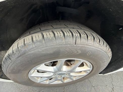 Used 2023 Chrysler Pacifica Touring-L FWD image 15