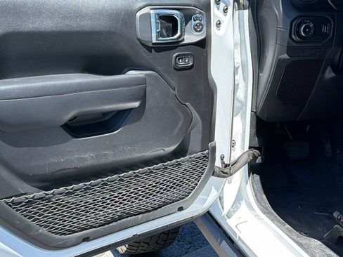 Used 2025 Jeep Wrangler Unlimited Rubicon AWD/4WD image 23
