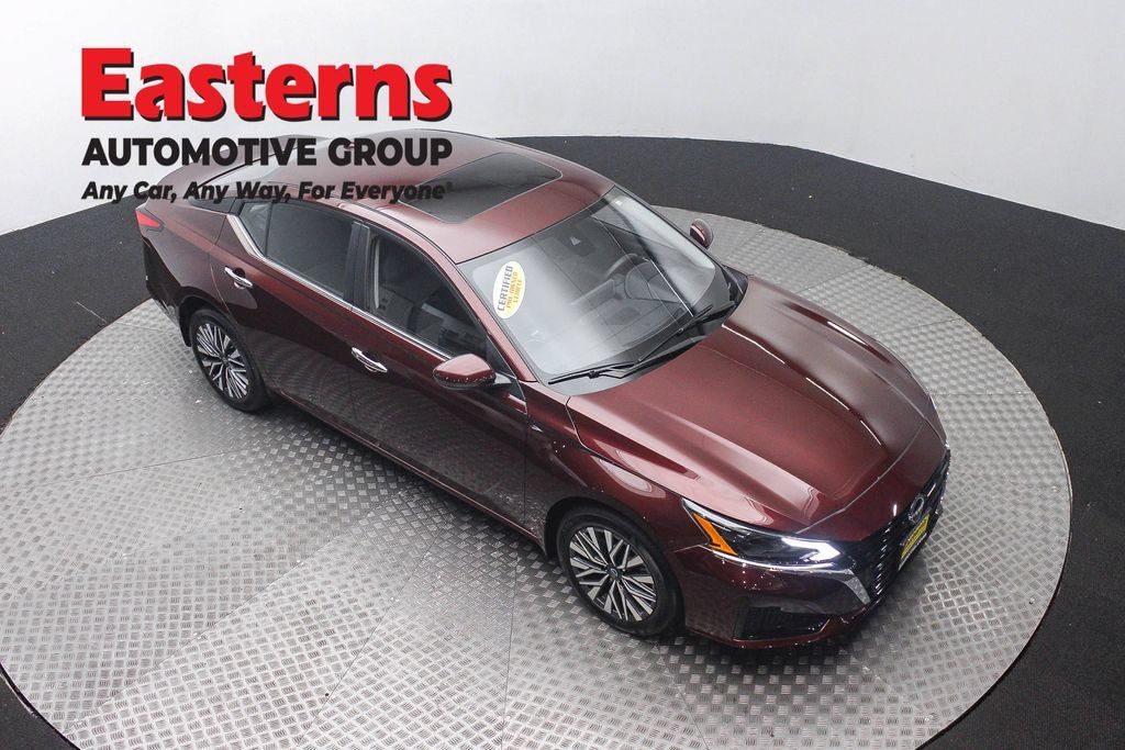 Used 2024 Nissan Altima 2.5 SV w/ SV Premium Package AWD/4WD image 3