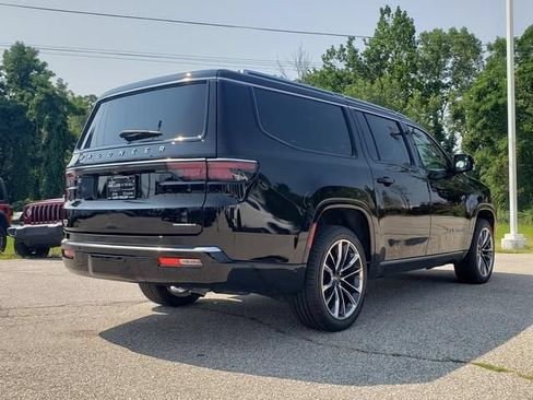 Used 2024 Jeep Wagoneer L Series III w/ Premium Group I AWD/4WD image 3