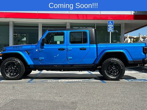 Used 2022 Jeep Gladiator Sport AWD/4WD image 7