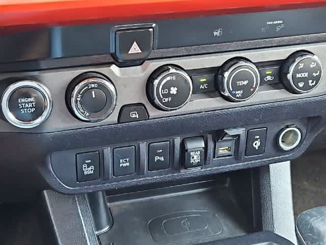 Used 2020 Toyota Tacoma TRD Sport w/ Technology Package AWD/4WD image 24