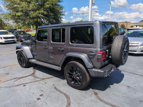 Used 2025 Jeep Wrangler Unlimited Sahara AWD/4WD image 5