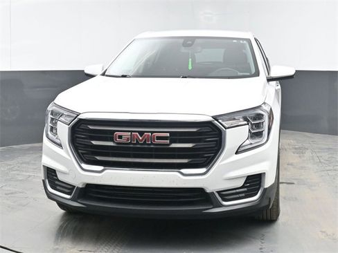 Used 2022 GMC Terrain SLE image 3