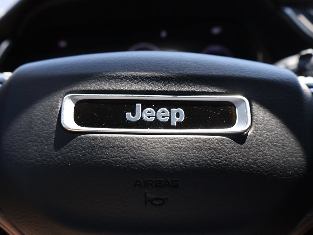 Used 2021 Jeep Grand Cherokee L Limited AWD/4WD image 28