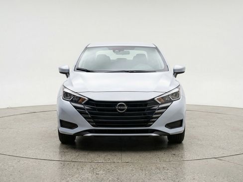 Used 2025 Nissan Versa SV image 2