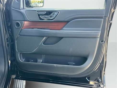 Used 2024 Lincoln Navigator L Reserve image 23