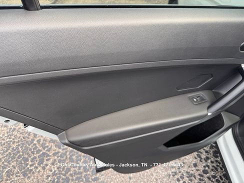 Used 2018 Volkswagen Tiguan SE w/ Panoramic Sunroof Package FWD image 25