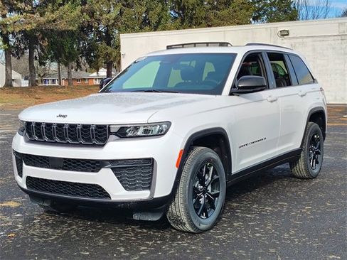 New 2026 Jeep Grand Cherokee Laredo image 11