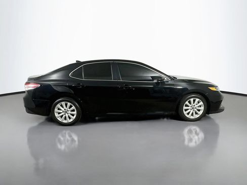 Used 2020 Toyota Camry LE FWD image 7