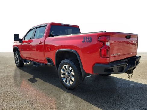 Used 2022 Chevrolet Silverado 2500 LT w/ Convenience Package image 3