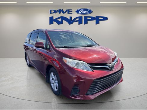 Used 2019 Toyota Sienna LE w/ Outdoor Package FWD image 1