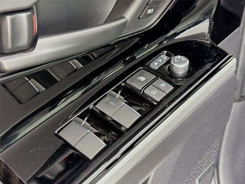 Certified 2024 Subaru Solterra Limited image 18