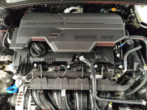 Used 2025 Hyundai Elantra SE FWD image 30