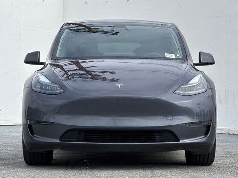 Used 2023 Tesla Model Y Long Range image 9