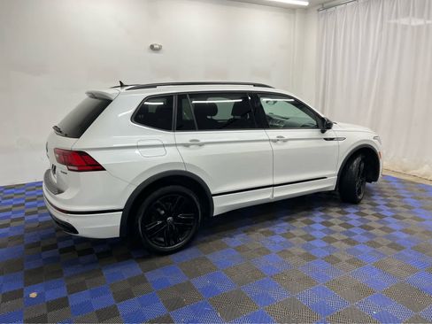 Used 2022 Volkswagen Tiguan SE R-Line image 11