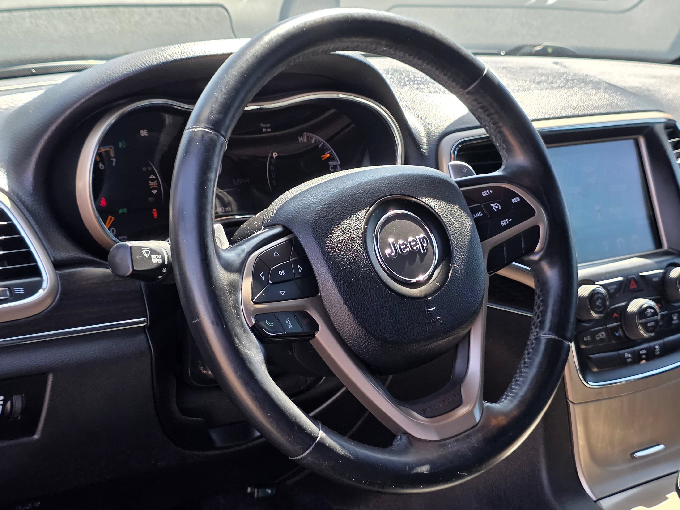 Used 2014 Jeep Grand Cherokee Limited w/ Luxury Group II RWD image 16