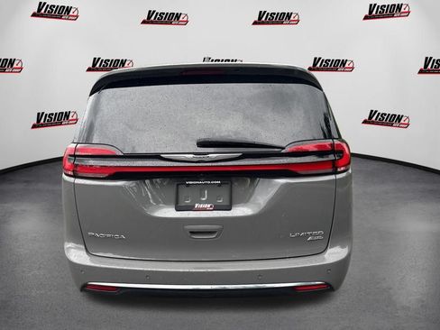 Used 2023 Chrysler Pacifica Limited AWD/4WD image 6