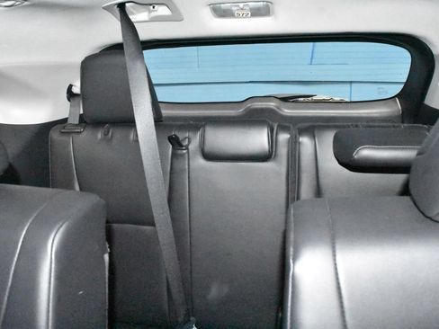 Used 2023 Toyota Highlander XLE AWD/4WD image 19
