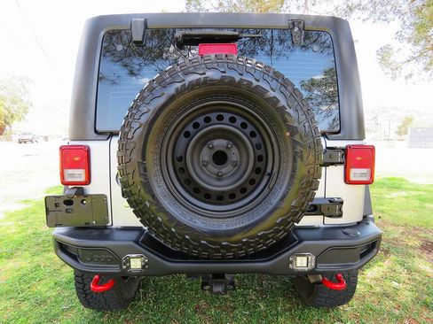 Used 2013 Jeep Wrangler Unlimited Rubicon AWD/4WD image 6